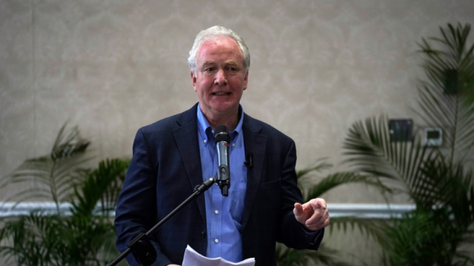 Senador dos EUA é impedido de visitar migrante detido em megaprisão de El Salvador