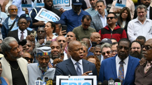 Alcalde de Nueva York anuncia su candidatura a la reelecci&oacute;n con dardos a rival Mamdani