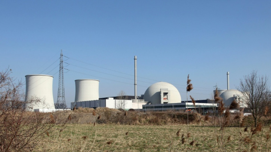 Dritter Turm an stillgelegtem Atomkraftwerk Biblis kontrolliert eingestürzt