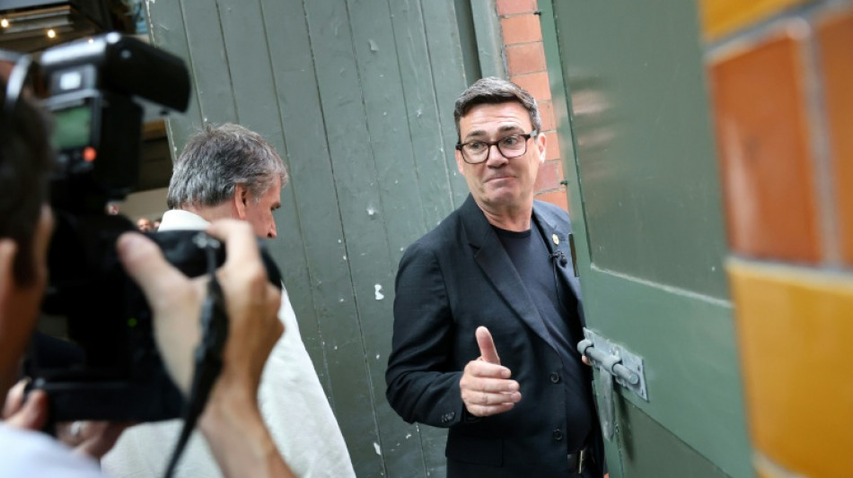 Andy Burnham, entre a pol&iacute;tica e a paix&atilde;o pelo futebol