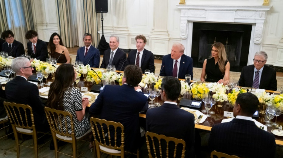 Convi&eacute;s &agrave; d&icirc;ner par Trump, les grands noms de la tech lui rendent hommage