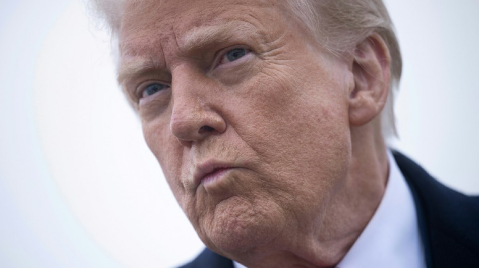 Chefe da Suprema Corte repreende Trump por atacar juiz que suspendeu expuls&atilde;o de migrantes