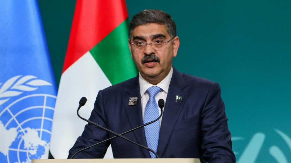 Paquist&atilde;o pro&iacute;be festas de Ano Novo em solidariedade com Gaza