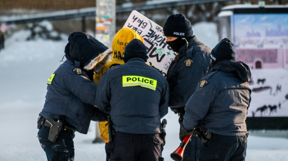 Blocage d'Ottawa: la police lance son intervention contre les manifestants anti-mesures sanitaires