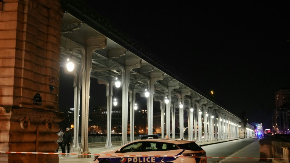 Attaque mortelle pr&egrave;s de la Tour Eiffel: le parquet antiterroriste saisi, l'assaillant en garde &agrave; vue
