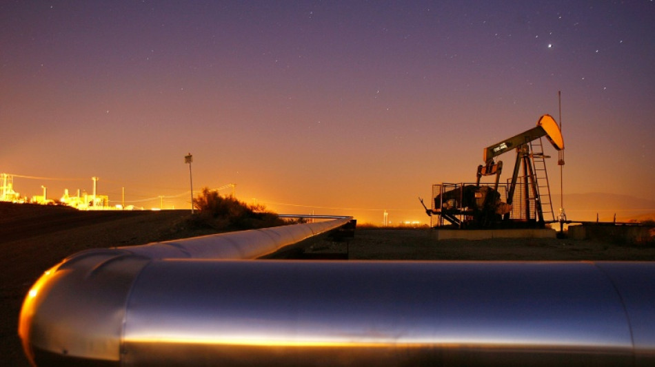 Oil falls as Trump flags Venezuela shipments, stocks waver