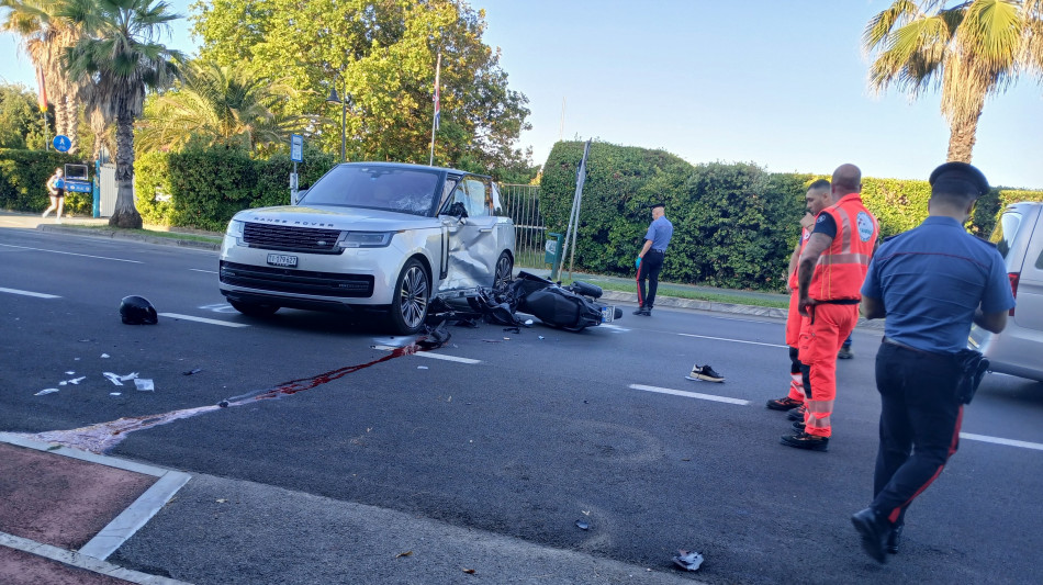 ++ Scontro Suv-scooter in Versilia, muore 17enne, in fuga occupanti auto ++