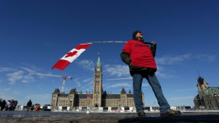 Manifestations anti-mesures sanitaires: impasse à Ottawa, débat en urgence au Parlement