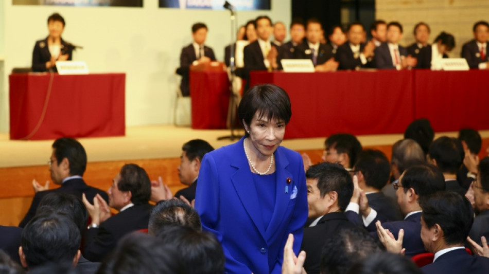 Takaichi é eleita líder de seu partido e pode se tornar a primeira mulher premiê do Japão