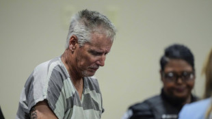 Pai de adolescente que matou quatro pessoas &eacute; condenado &agrave; pris&atilde;o nos EUA