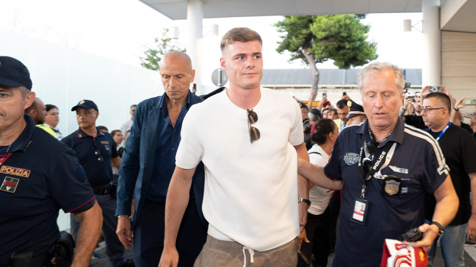 Calcio: ufficiale Ferguson alla Roma, indosser&agrave; maglia n.11