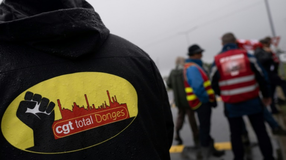 Sigue huelga de refiner&iacute;as de TotalEnergies en Francia, donde escasea el combustible