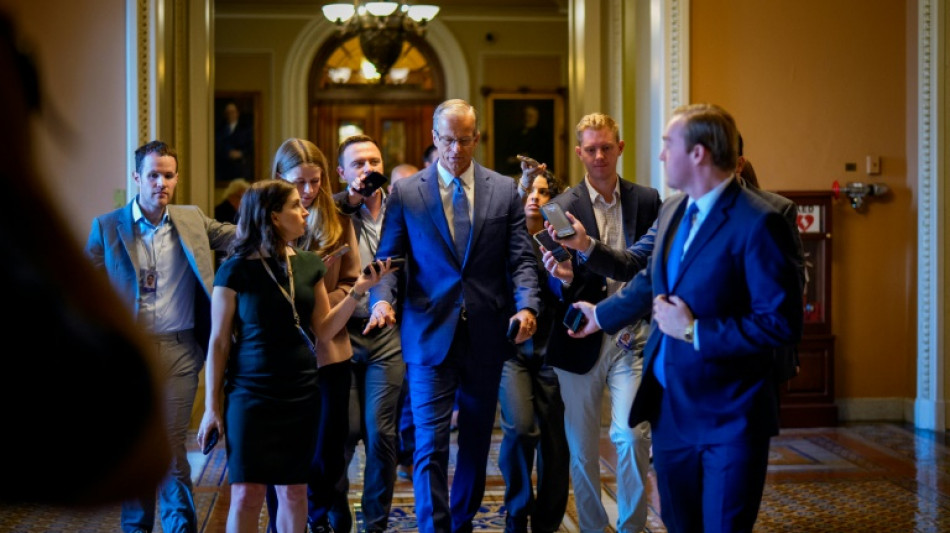 Senado dos EUA adota megaprojeto de lei orçamentária de Trump