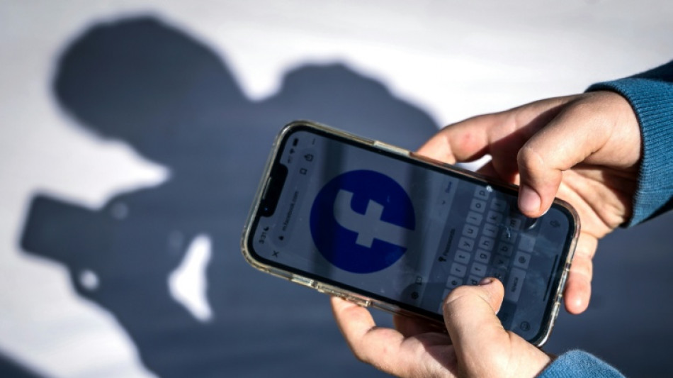 Las redes sociales da&ntilde;an la salud de los adolescentes, alerta el regulador sanitario franc&eacute;s