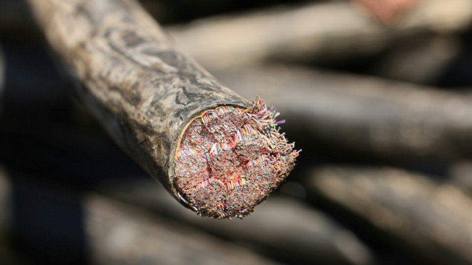 Asian markets mixed as Trump flags fresh tariffs, eyes on trade talks