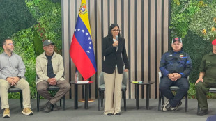 Rodriguez insignisce la missione italiana della medaglia di 'eroe del Venezuela'