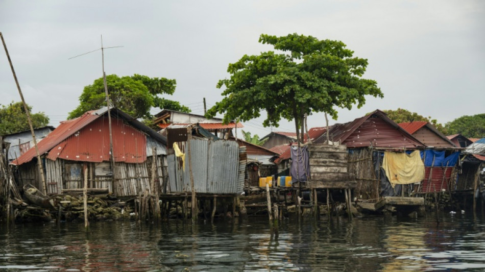 Un año después del éxodo, la quietud invade la isla panameña que se tragará el mar