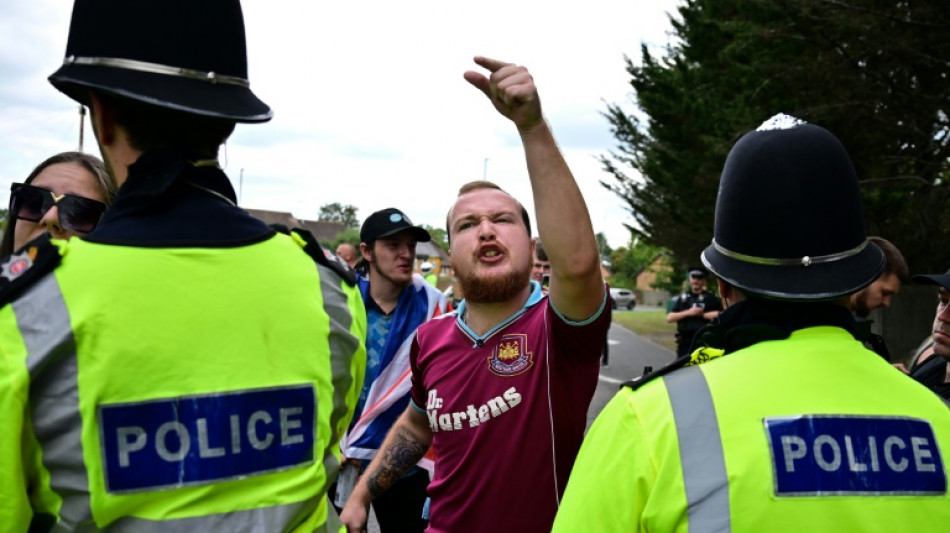 Erneut einwandererfeindliche Proteste: London k&uuml;ndigt Asylsystem-&Auml;nderungen an 