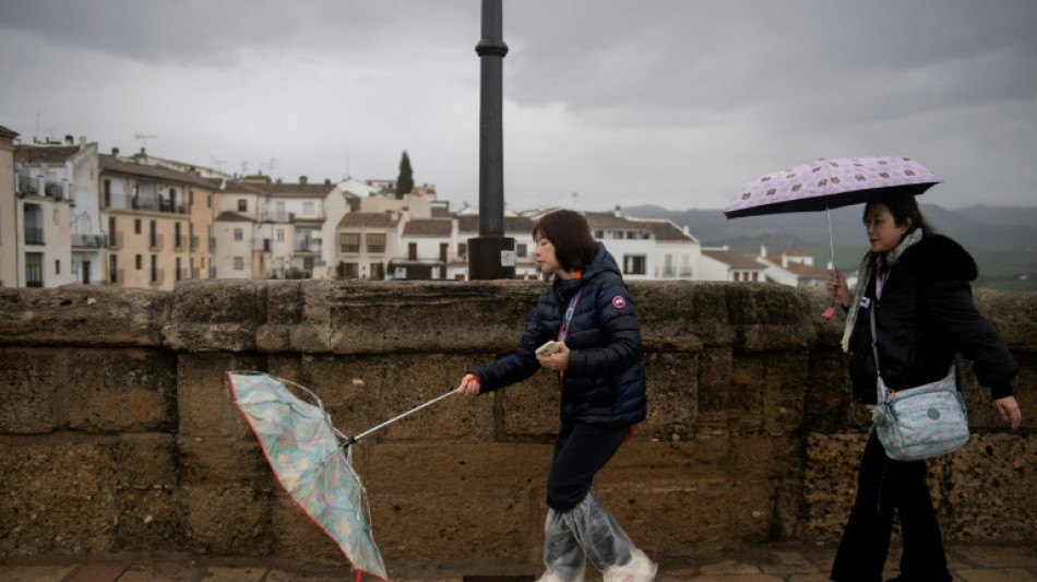 La tormenta Laurence provoca en Espa&ntilde;a cortes de carreteras e inundaciones