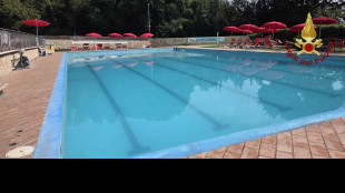 Otto intossicati per fuga di cloro in piscina, bimbo in codice rosso