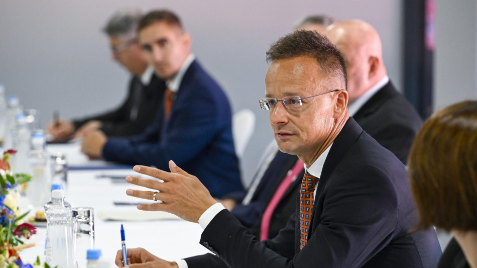 Budapest, altri Paesi Ue comprano petrolio russo in segreto