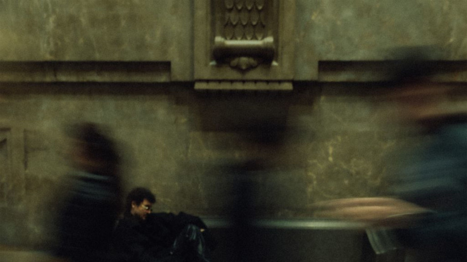 Carl Brave annuncia il nuovo brano Occhiaie, fuori il 24 ottobre