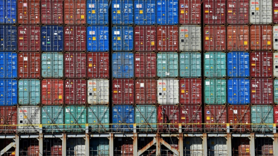 Auf Grund gelaufenes Containerschiff vor Wangerooge wieder frei