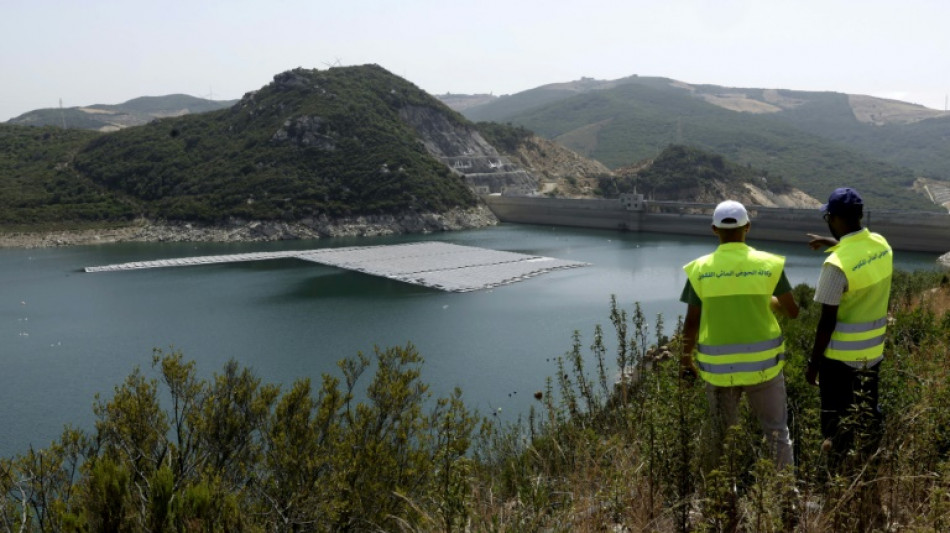 Au Maroc, des panneaux solaires flottants pour lutter contre la sécheresse 

