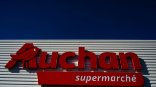Plan social à Auchan: un hypermarché de La Défense temporairement bloqué par la CGT