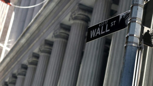 Wall Street termine en petite hausse et tente d'ignorer la perte du triple A am&eacute;ricain