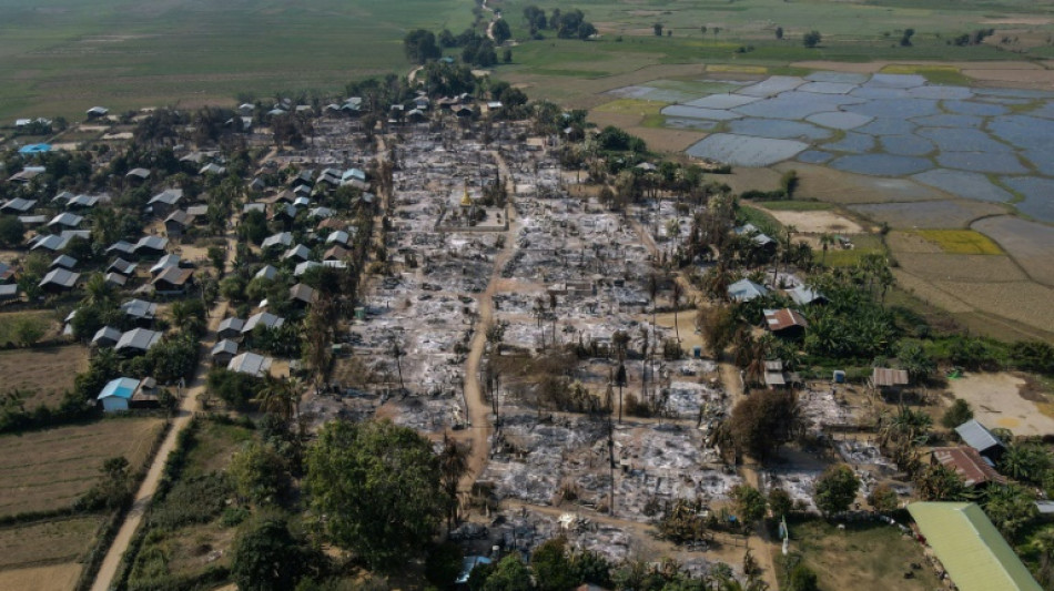 Campesinos birmanos acusan a las tropas de la Junta de incendiar sus viviendas