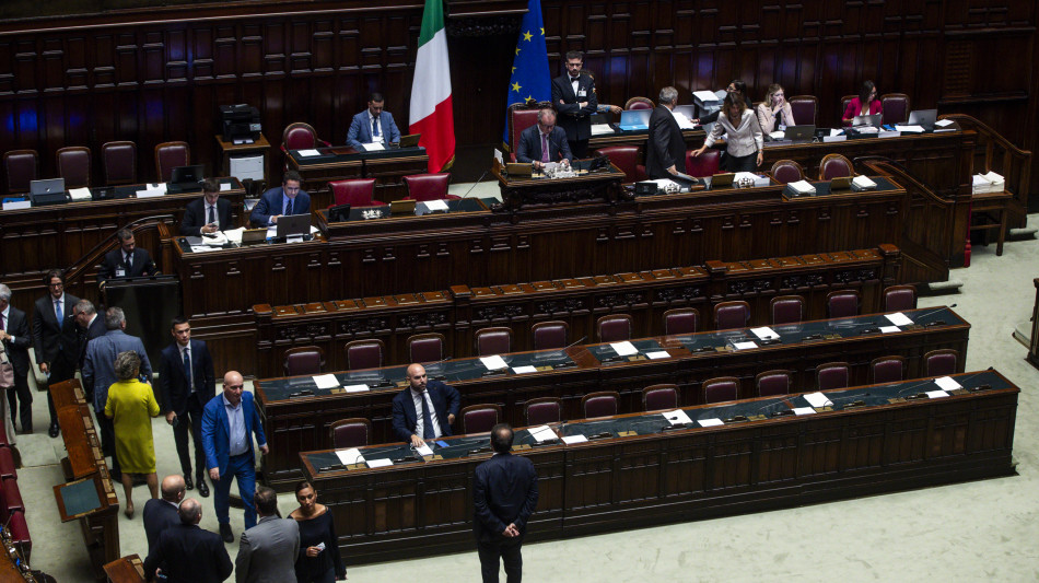 Scontro opposizioni-FnV,"richiamate a leggi razziali", "voi razzisti con italiani"