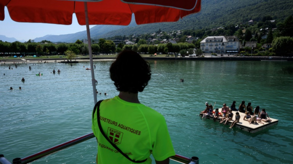 Sur un lac en Savoie, les secours veillent pour éviter les noyades