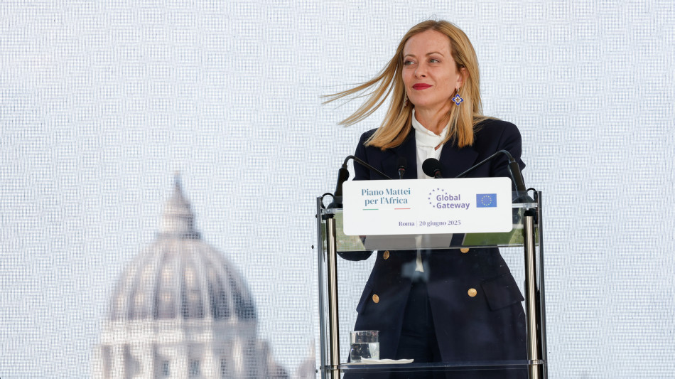 Meloni e i 4 milioni di follower su Instagram, 'grazie a tutti'