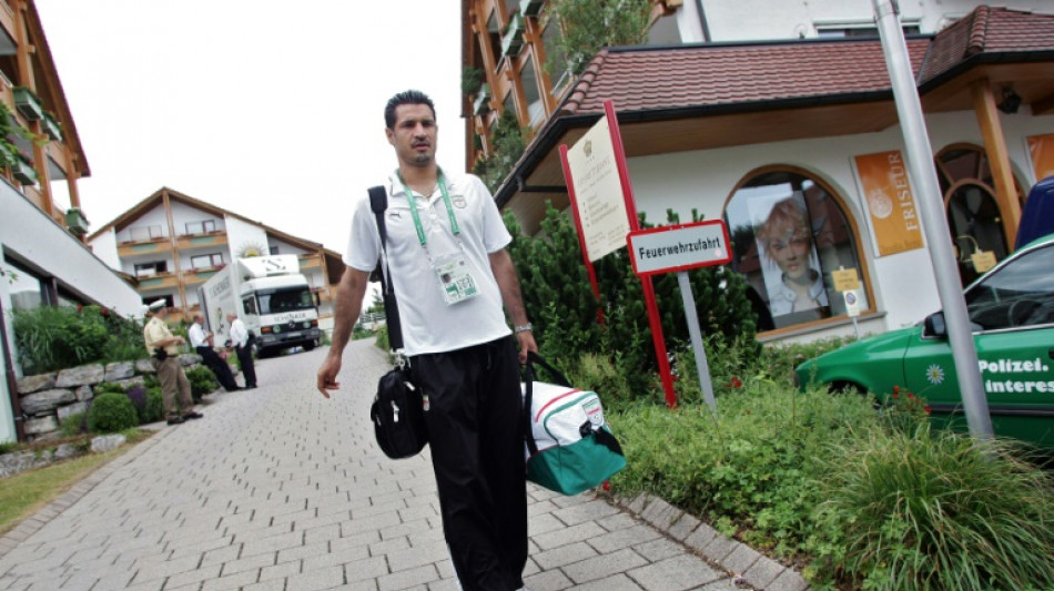 Ir&aacute;n confisca el pasaporte de su legendario delantero Ali Daei por apoyar las protestas, seg&uacute;n medios