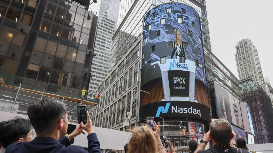 ++ SpaceX vola all'esordio al Nasdaq, +11% a 150 dollari ++
