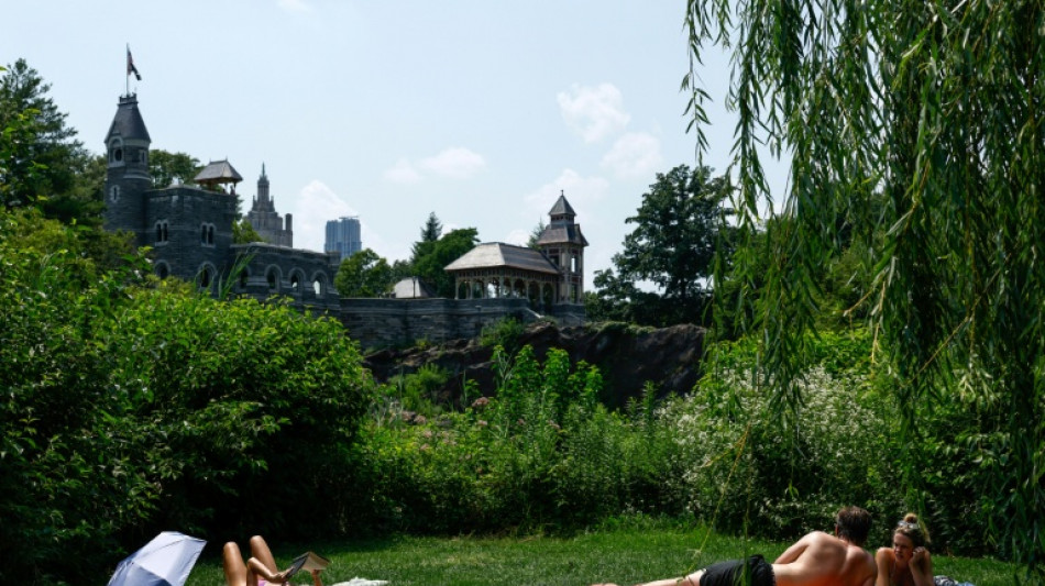 Hot spell roasts eastern US ahead of holiday weekend