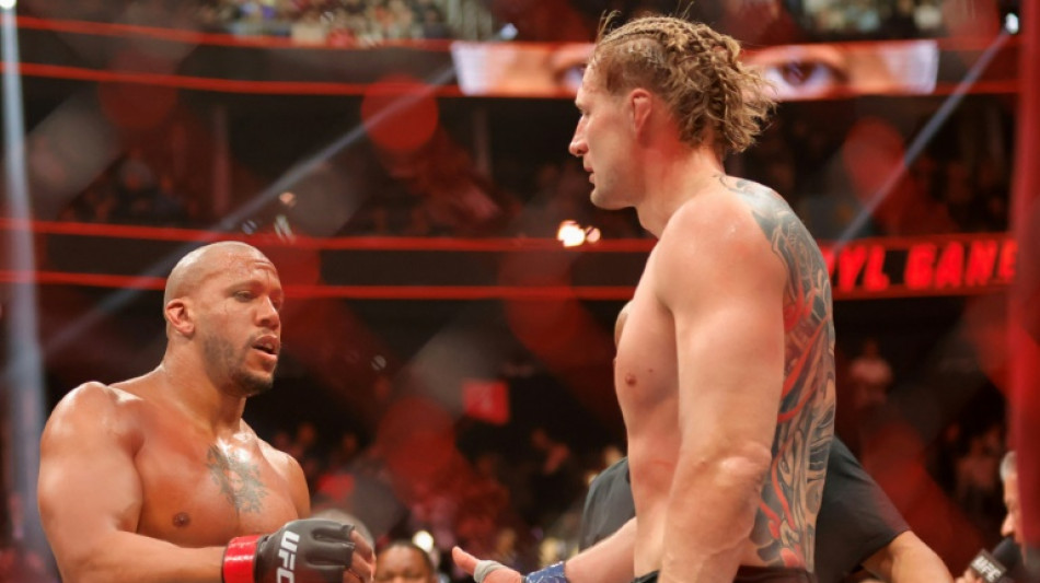 MMA: Gane grimace mais l'emporte sur d&eacute;cision partag&eacute;e contre Volkov