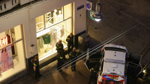 Amsterdamer Polizei beendet Geiselnahme in Apple-Shop mit spektakul&auml;rem Einsatz