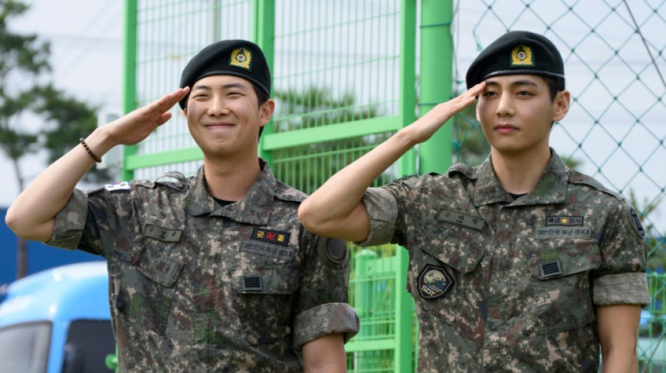 Corée du Sud: RM et V, membres du groupe BTS, ont été libérés de leur service militaire