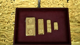 Ouro tem cota&ccedil;&atilde;o recorde e supera 3.500 d&oacute;lares