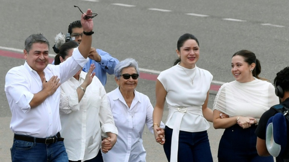 Ex-presidente Hern&aacute;ndez retorna a Honduras indultado por Trump