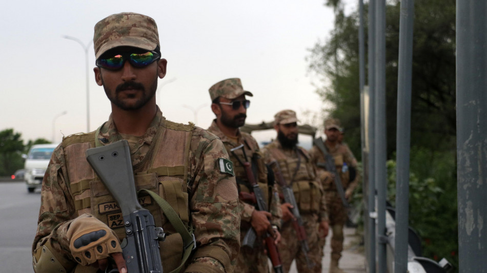Pakistan, 'raid contro militanti Afghanistan, 25 morti'