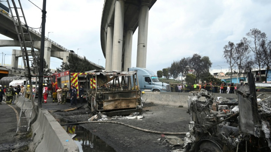 Sube a 19 el n&uacute;mero de muertos por la explosi&oacute;n de un cami&oacute;n de gas en M&eacute;xico