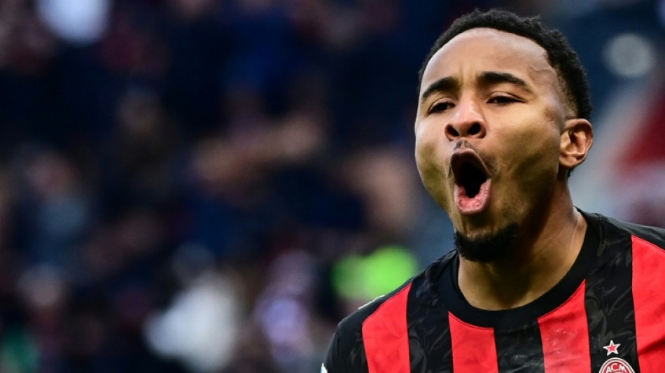 Milan vence Verona e assume lideran&ccedil;a provis&oacute;ria; Napoli mant&eacute;m embalo ap&oacute;s Supercopa