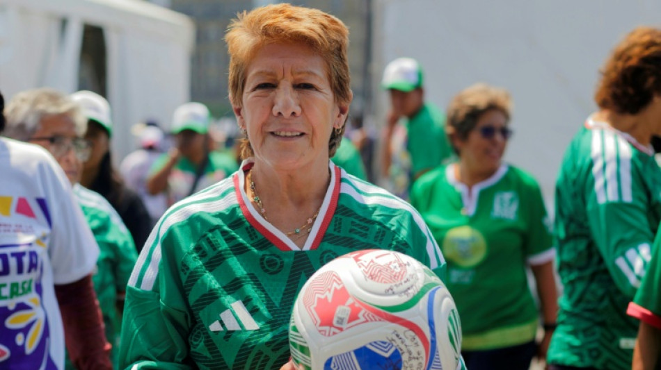 Antes da Copa do Mundo, pioneiras do futebol no M&eacute;xico buscam driblar o esquecimento