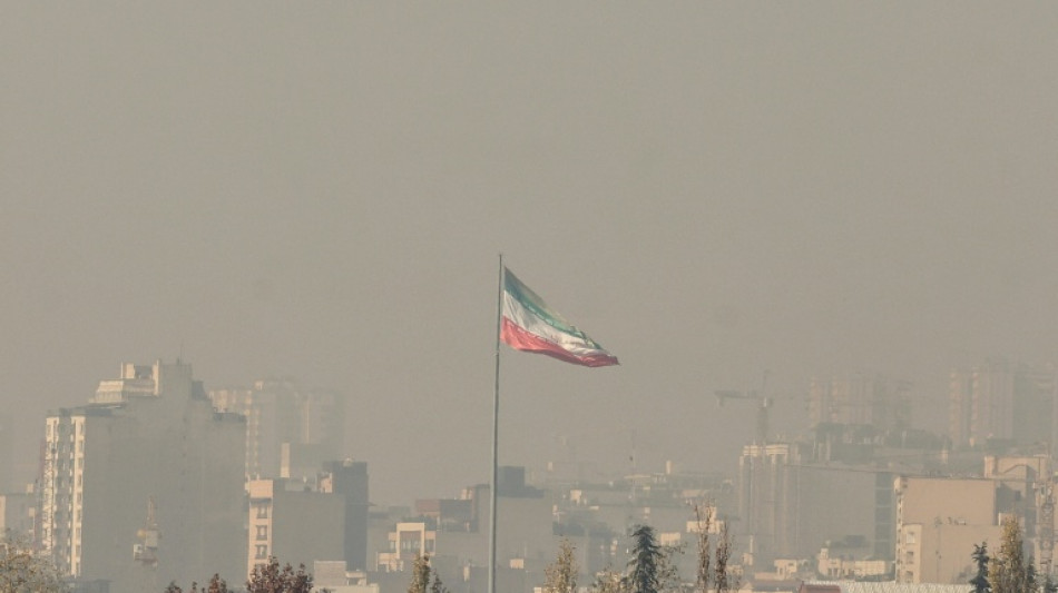 Irán ejecuta en público a un hombre condenado por violación