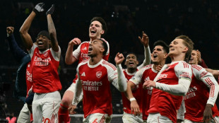 Arsenal goleia Tottenham (4-1) e volta a abrir vantagem na lideran&ccedil;a do Ingl&ecirc;s