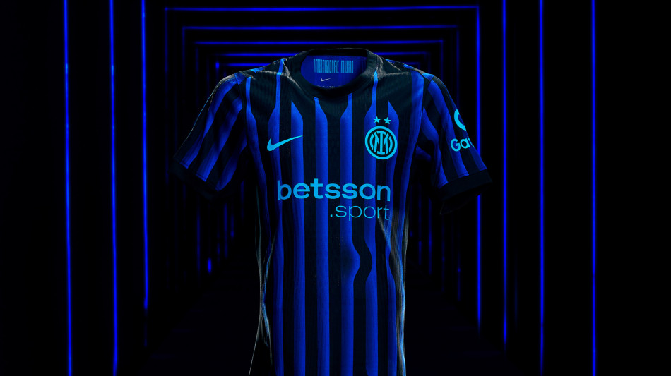 Calcio: Inter svela nuova maglia, l'esordio al Mondiale per Club