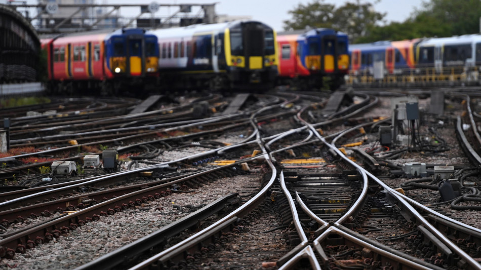 Scontro tra due treni a nord di Londra, ci sono feriti gravi